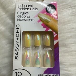 🩷5/$10 Sassy+Chic Iridescent Fashion Nails